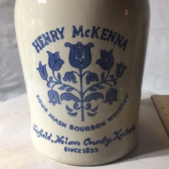 Vintage 1/2 gallon crock jug Henry McKenna whiskey jug blue on creamy gray - Picture 4 of 10
